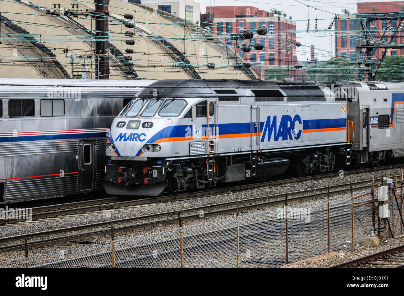 MARC MP36PH-3C locomotore n. 17 fuori della Union Station, Washington DC Foto Stock