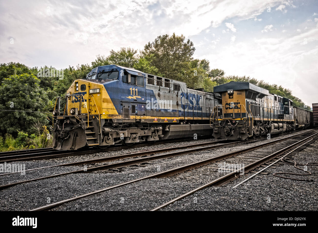 CSX CW44AC locomotiva n. 111 e ES44AH locomotiva n. 890, Brunswick, MD Foto Stock