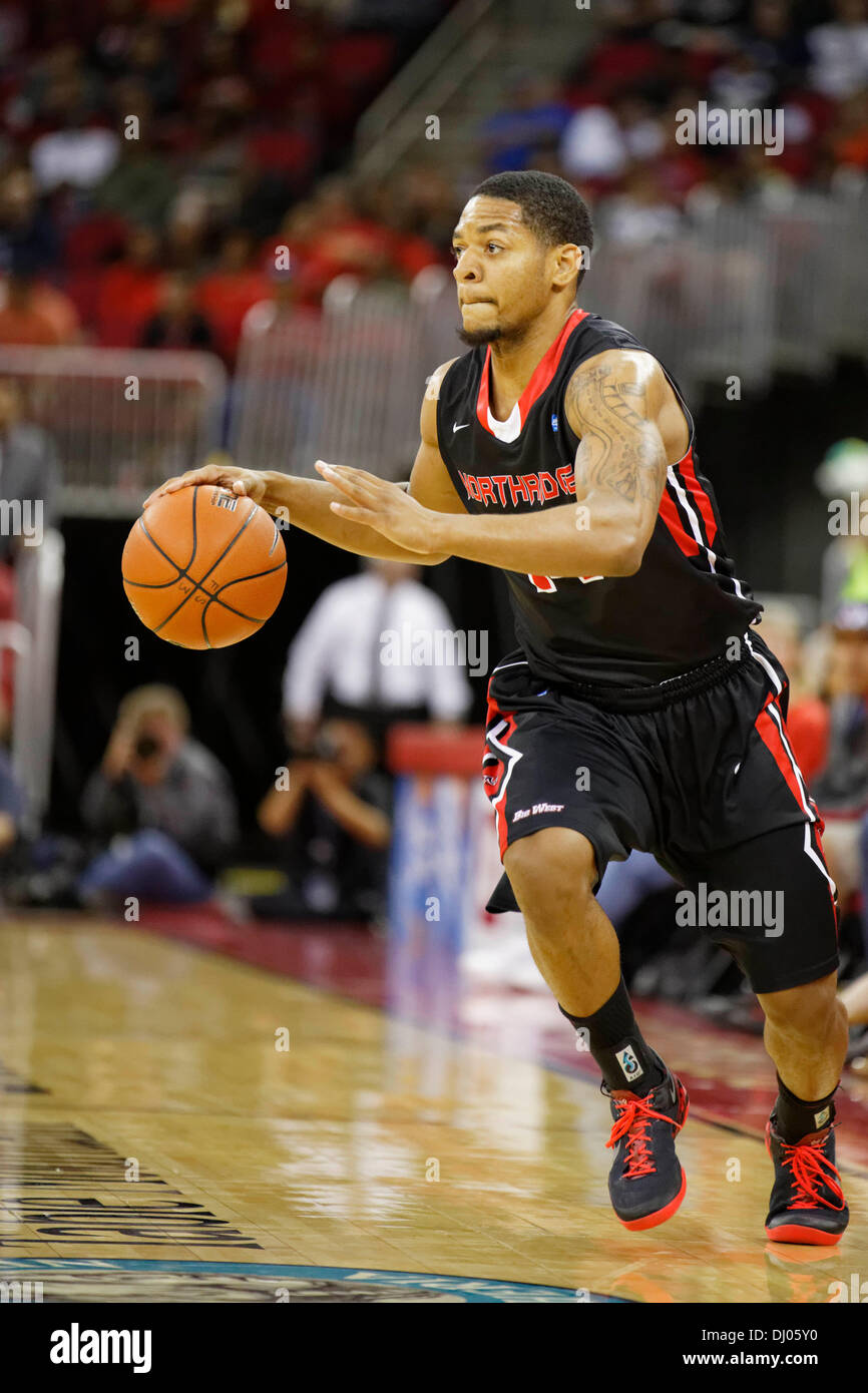 Novembre 16, 2013 Fresno, CA - Cal State Northridge Guardia Parchi Aronne nel gioco tra il Northridge mattatori e il Raschino di Fresno membro Bulldogs a Save Mart Center Fresno, in CA. Fresno membro ha vinto il gioco 80 a 64. Foto Stock