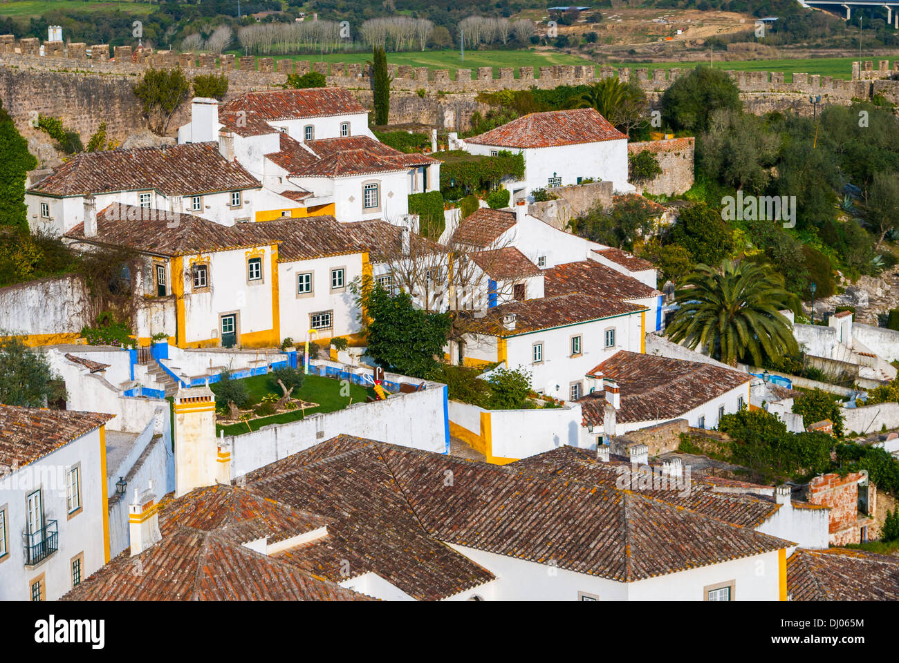 Obidos - vecchia città fortificata in Portogallo. Il nome di Obidos deriva probabilmente dal termine latino oppidum, significato cittadella, Foto Stock
