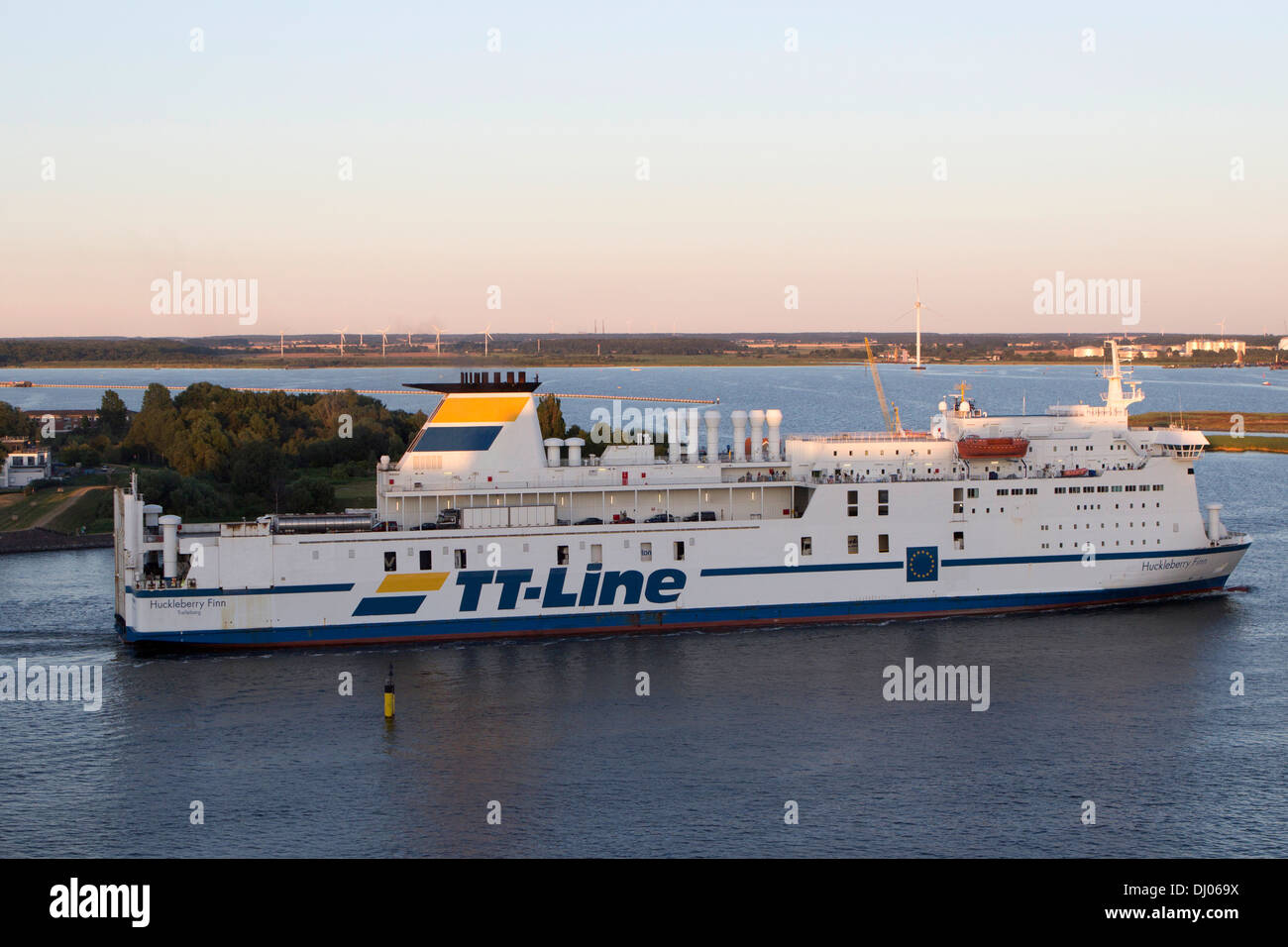 TT LINE ferries MS Huckleberry Finn (Schiff) passeggeri e il trasporto merci a Warnemünde Germania Foto Stock