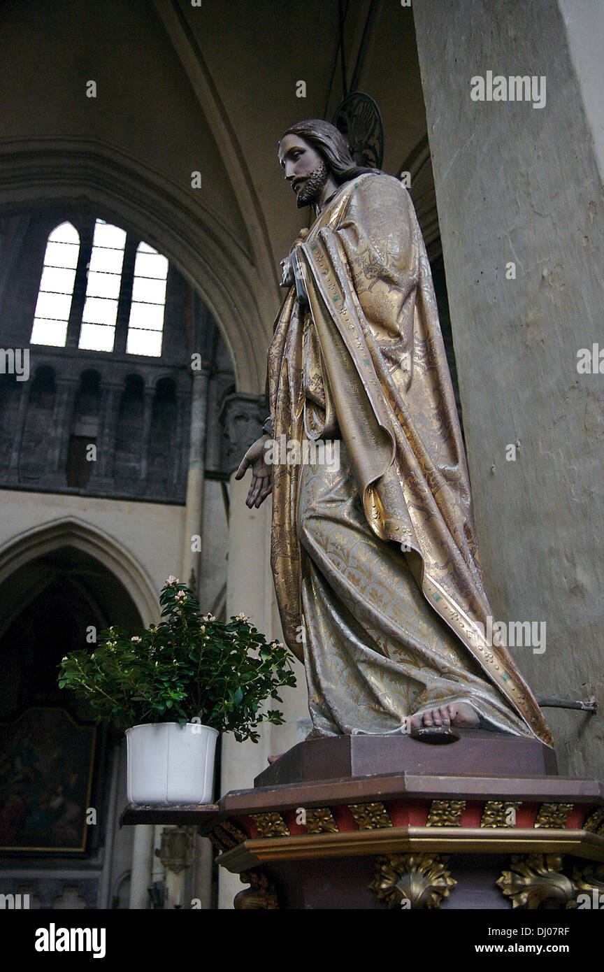 All'interno di Onze Lieve Vrouwekerk (Chiesa di Nostra Signora) a Bruges, Belgio, Europa Foto Stock
