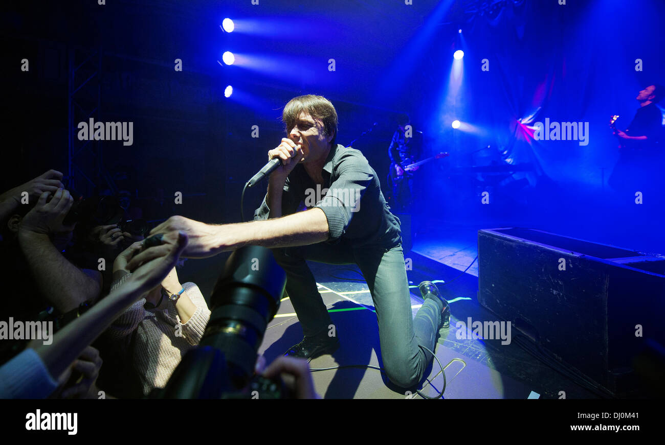 Praga, Repubblica Ceca. Xvi Nov, 2013. Inglese band alternative rock Suede esegue a Praga Repubblica Ceca, Novembre 16, 2013. Nella foto il cantante Brett Anderson. © Michal Dolezal/CTK foto/Alamy Live News Foto Stock