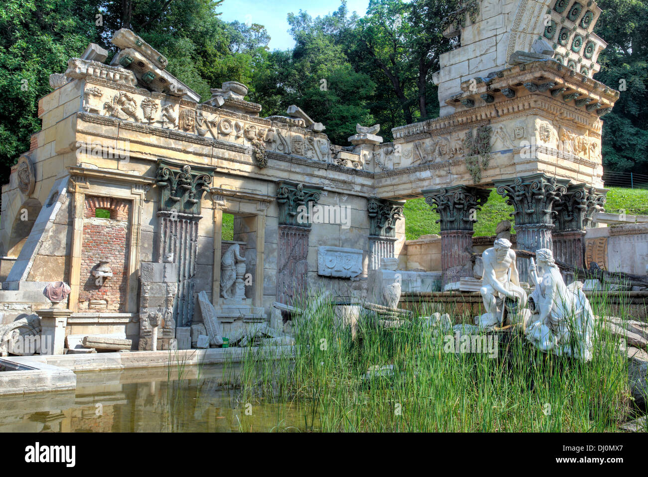 Rovine romane nel parco del Palazzo di Schonbrunn, Vienna, Austria Foto Stock