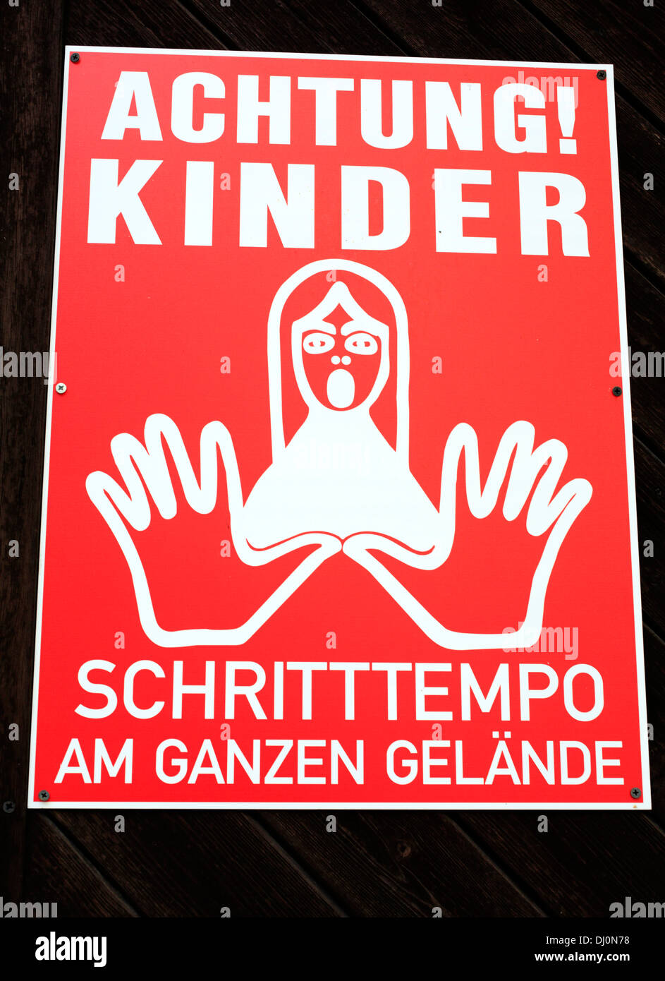 Attenzione bambini segno, Vienna, Austria Foto Stock