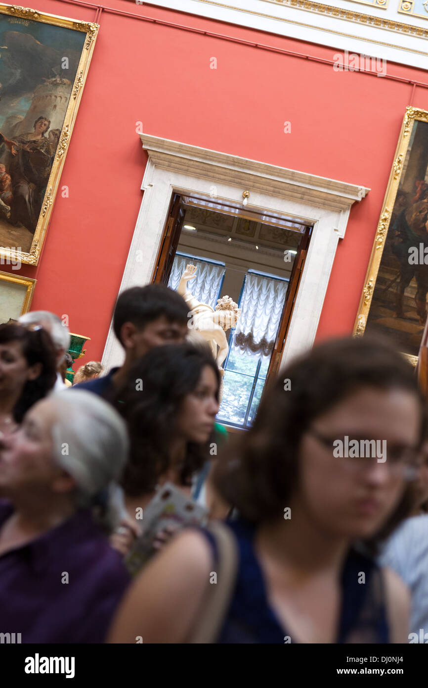 I visitatori del Museo Palazzo D'inverno "Hermitage di San Pietroburgo Russia Foto Stock