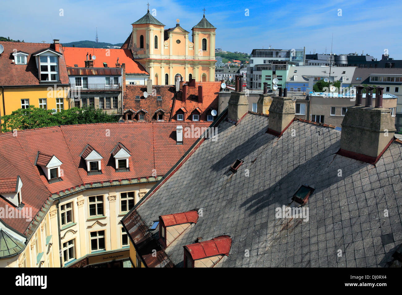 Vista della città vecchia da St.Michael Gate, Bratislava, Slovacchia Foto Stock