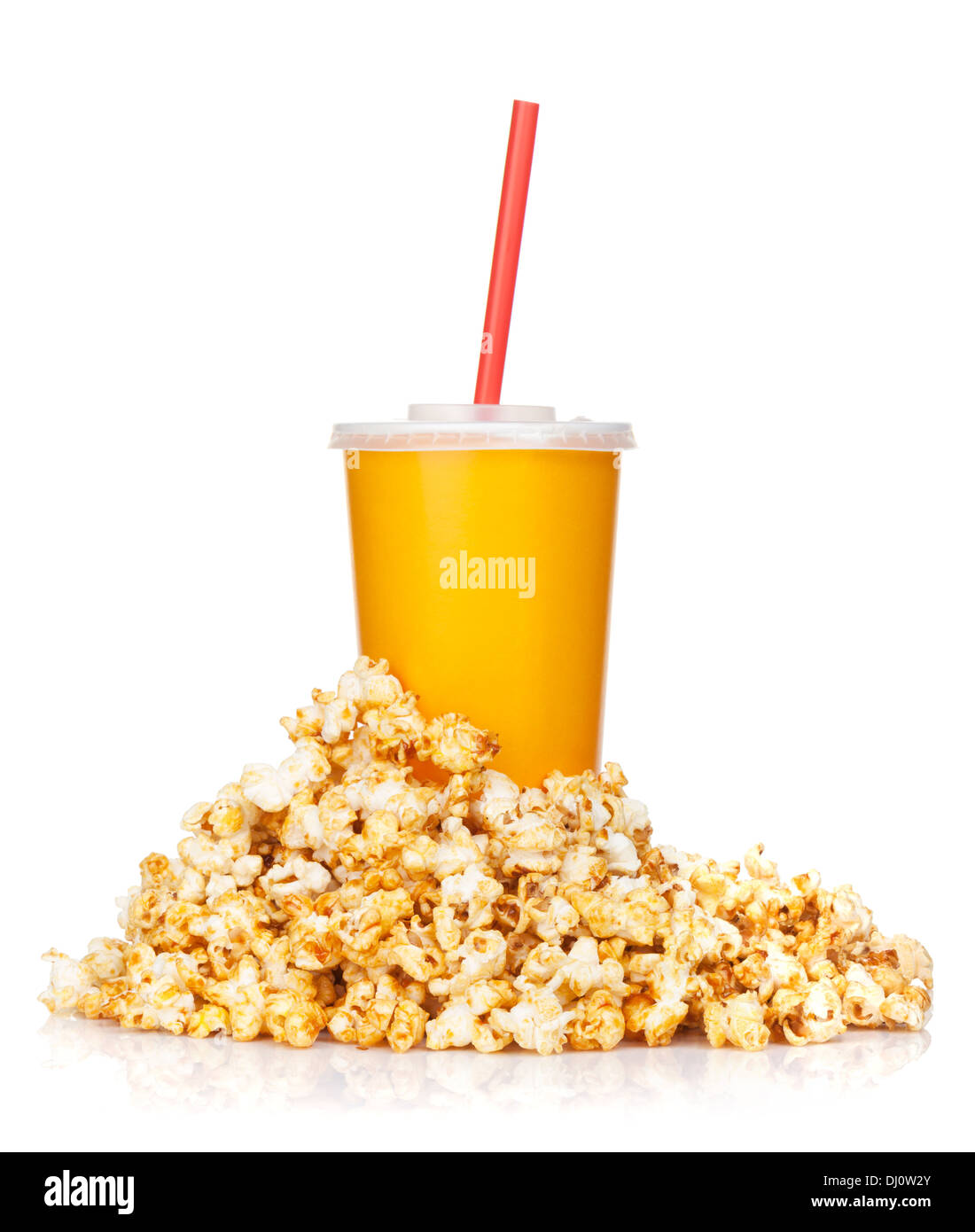 Popcorn e fast food drink. Isolato su sfondo bianco Foto Stock