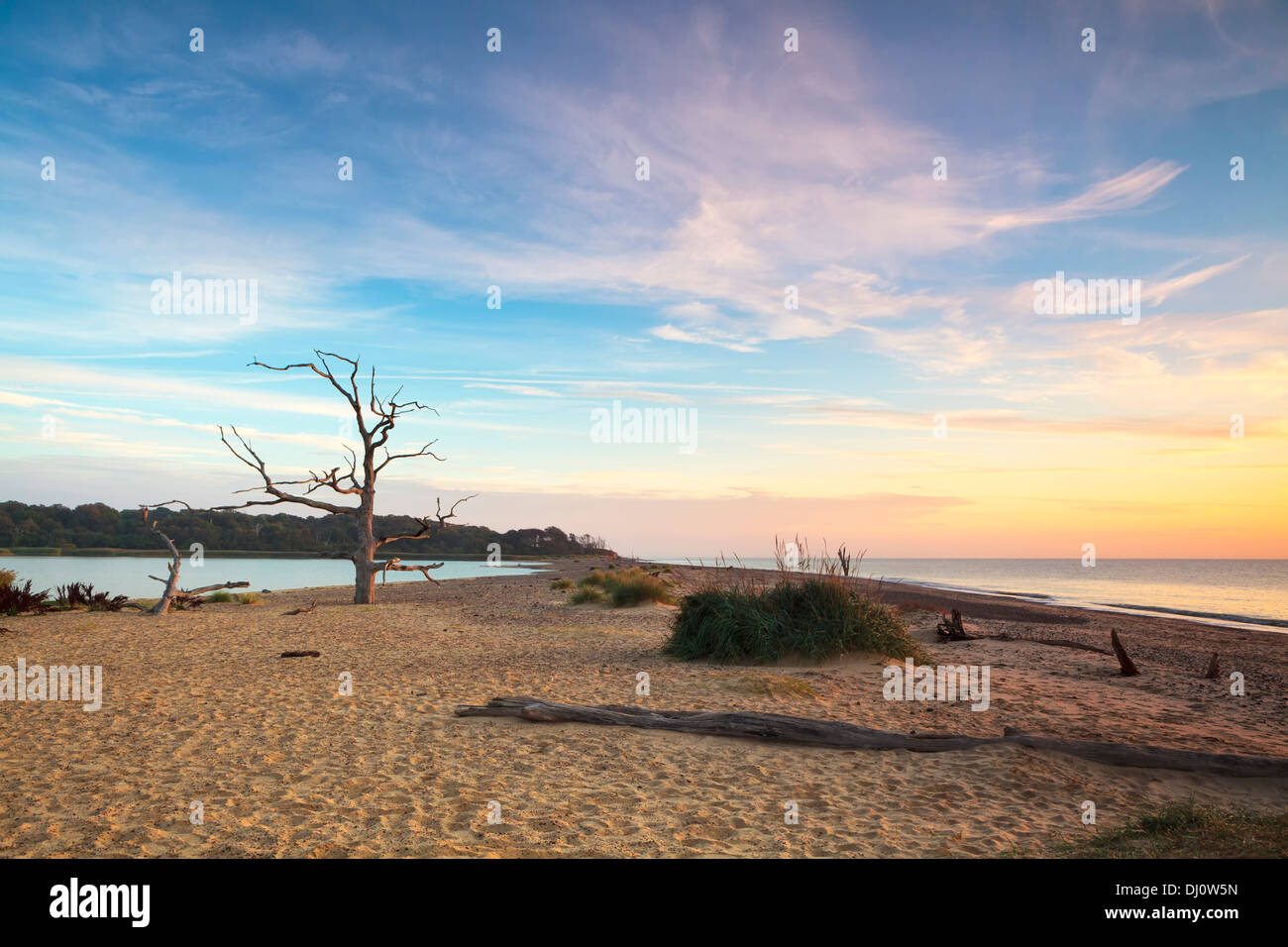 Sunrise a Benacre sulla costa di Suffolk Foto Stock