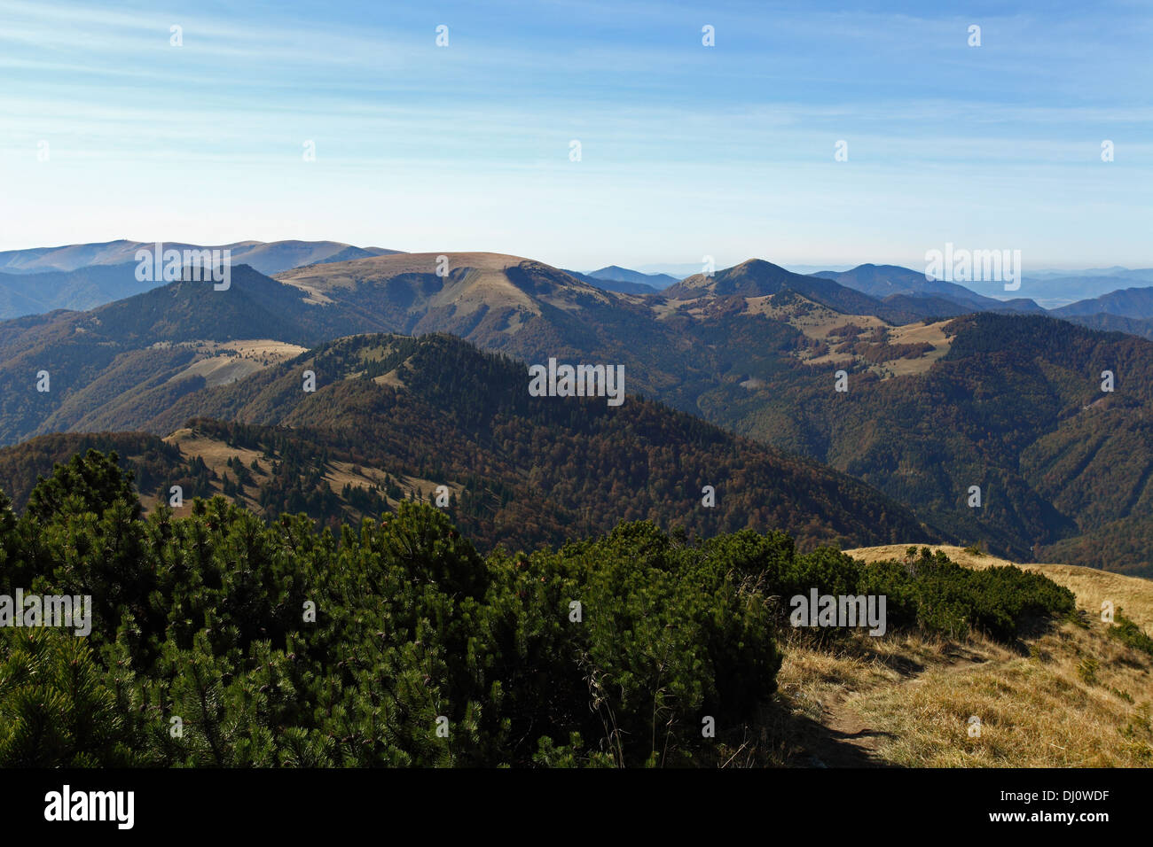 Parco nazionale di Velka Fatra dal vertice di Rakytov, vista verso Borisov, Slovacchia. Foto Stock
