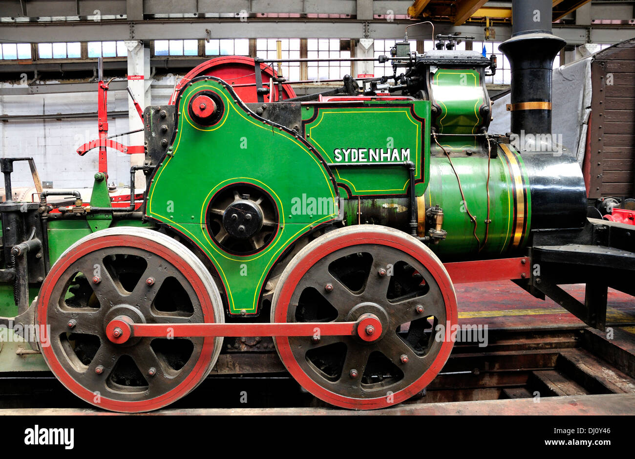 Chatham, Kent, Inghilterra. Chatham Historic Dockyard. 'SYDENHAM' - Tram locomotiva orientata (vedi descrizione) Foto Stock