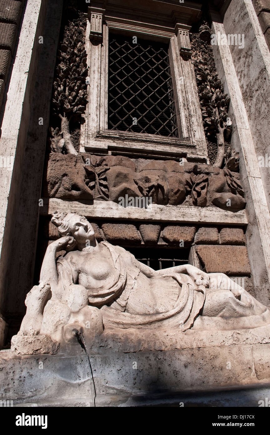 Dea Diana, una delle Quattro Fontane situato all'incrocio di Via delle Quattro Fontane e Via del Quirinale, Roma, Italia Foto Stock