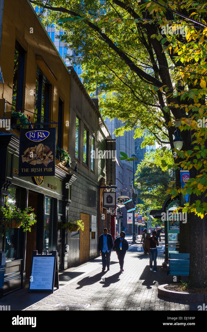 North Tryon Street nel centro cittadino di Charlotte, North Carolina, STATI UNITI D'AMERICA Foto Stock