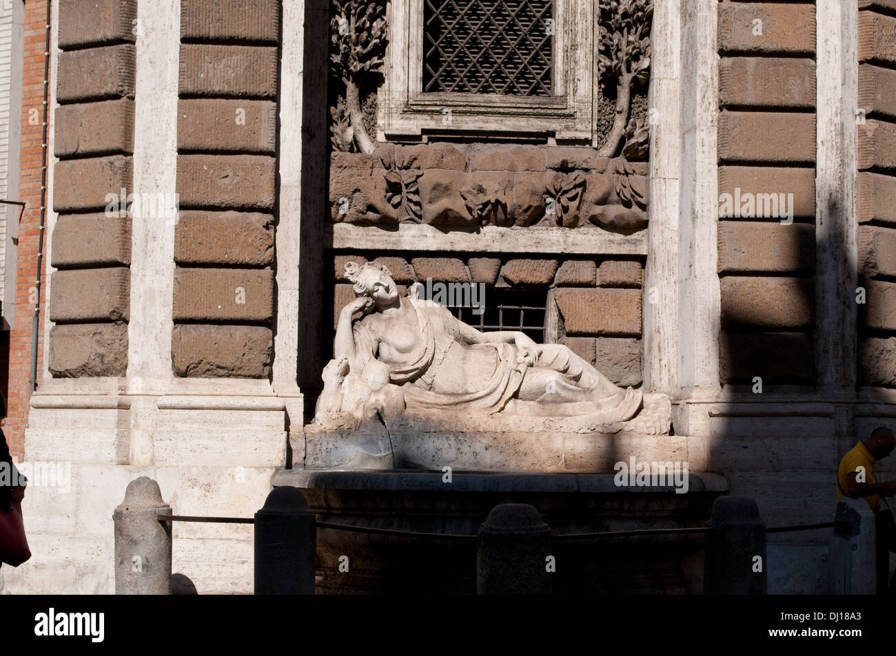 Dea Diana, una delle Quattro Fontane situato all'incrocio di Via delle Quattro Fontane e Via del Quirinale, Roma, Italia Foto Stock