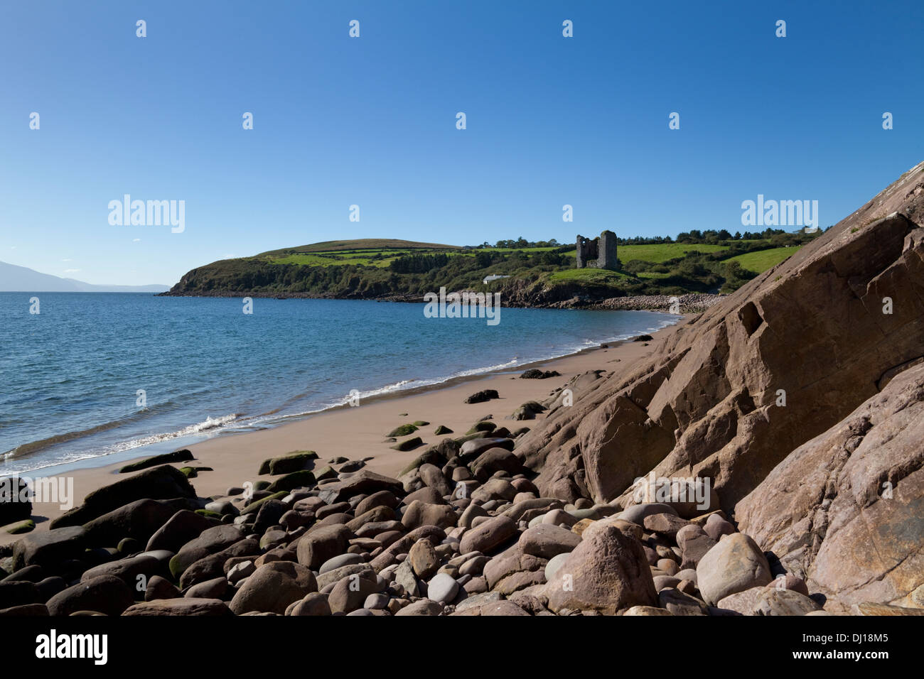 Ha rovinato il XVI secolo Minard castello distrutto dalle forze di Oliver Cromwell nel 1641, la penisola di Dingle, nella contea di Kerry, Irlanda Foto Stock