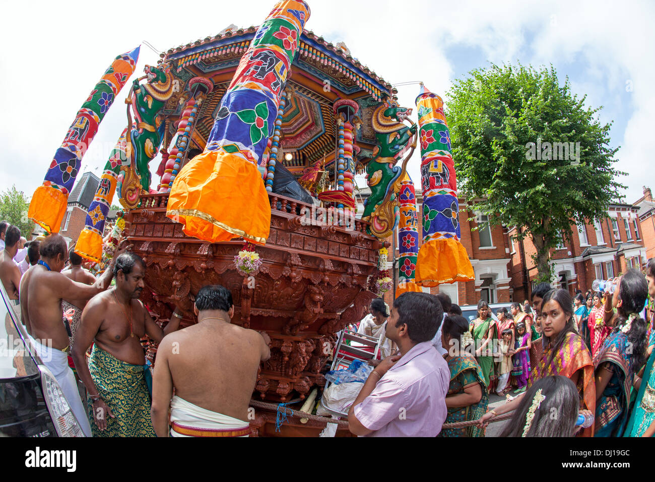 Il Rath Yatra Festival dal Tempio Murugan North London REGNO UNITO Foto Stock