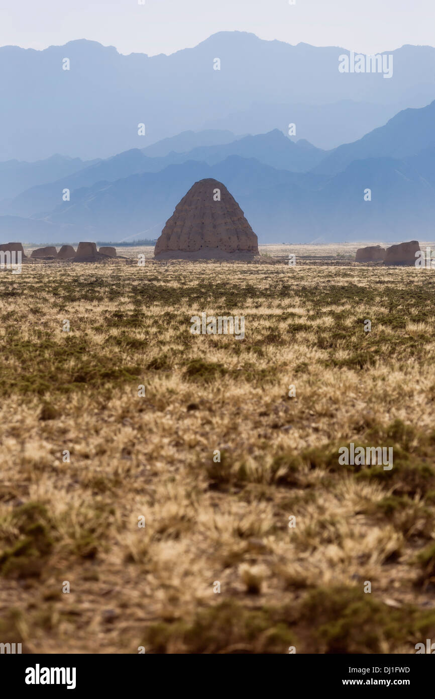 Xixia tombe imperiali, Helan montagne, il paesaggio in Cina Foto Stock