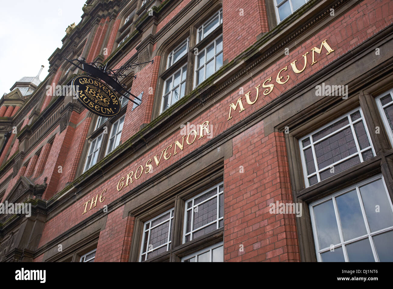 Esterno del Grosvenor Museum di Chester city centre REGNO UNITO Foto Stock