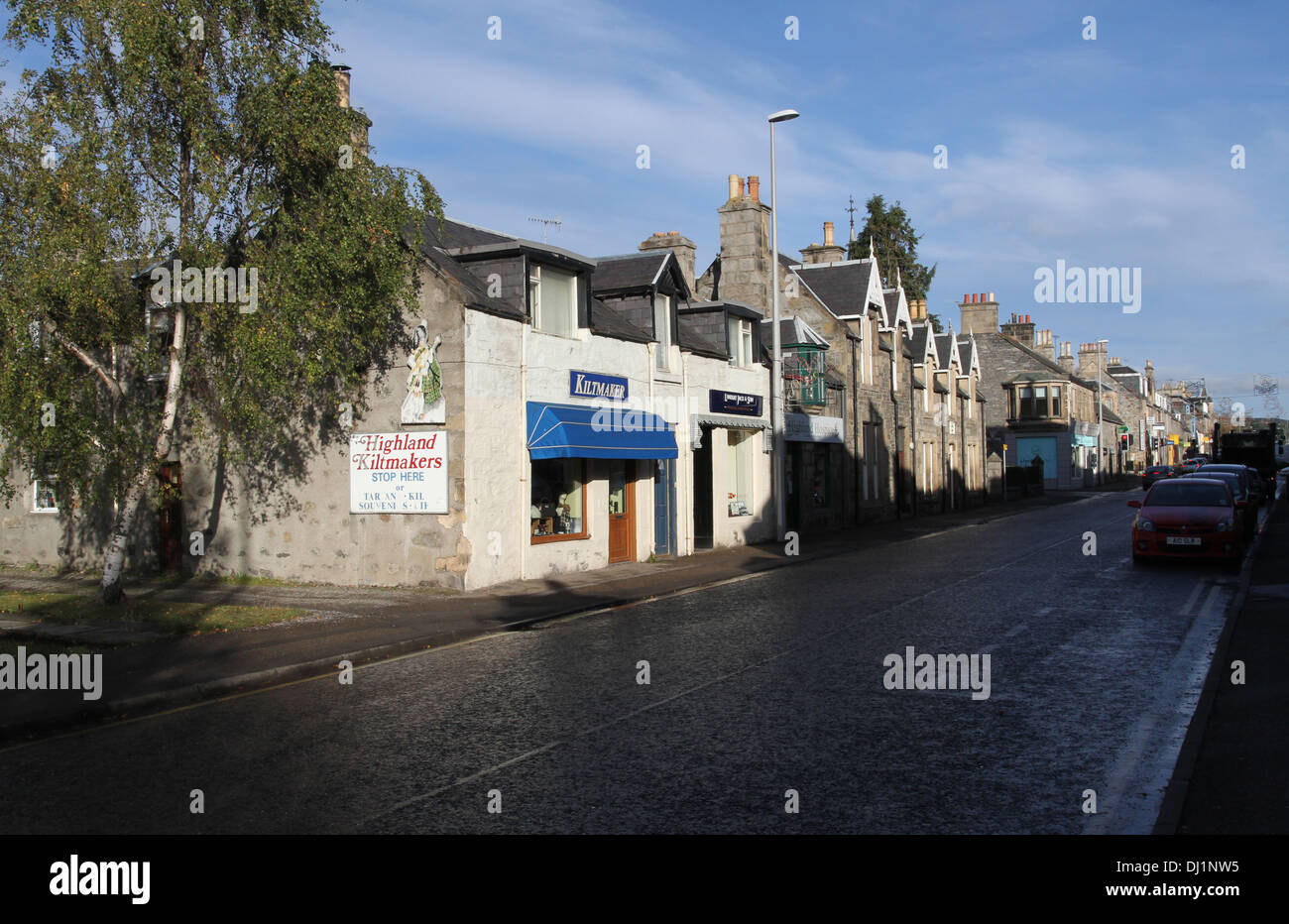 Grantown-on-Spey street scene scozia novembre 2013 Foto Stock