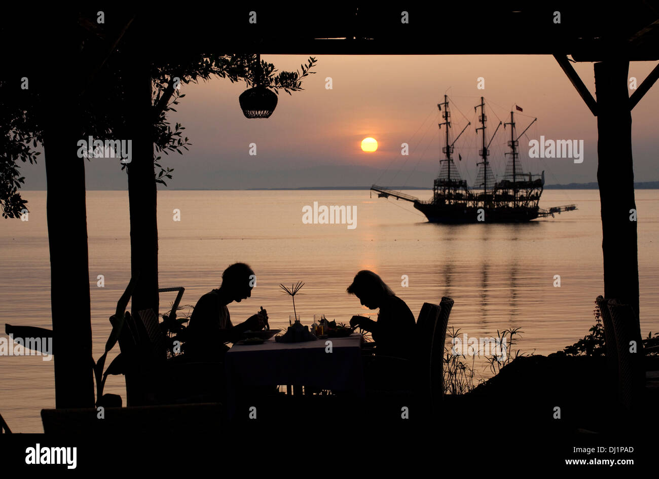 I turisti di pranzare in un ristorante lato Turchia Antalya Foto Stock