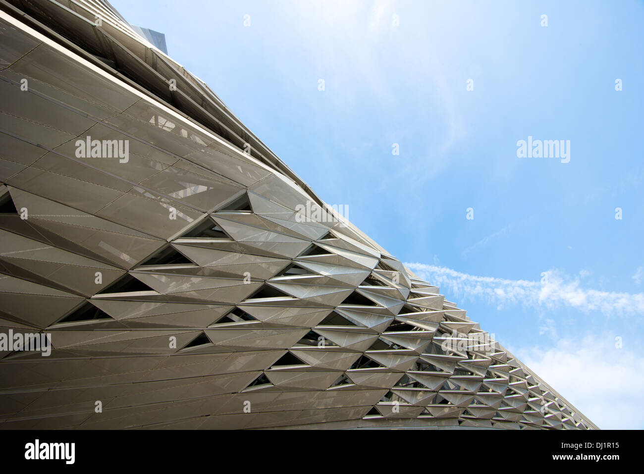 Moderno edificio futuristico a Dalian Cina Foto Stock