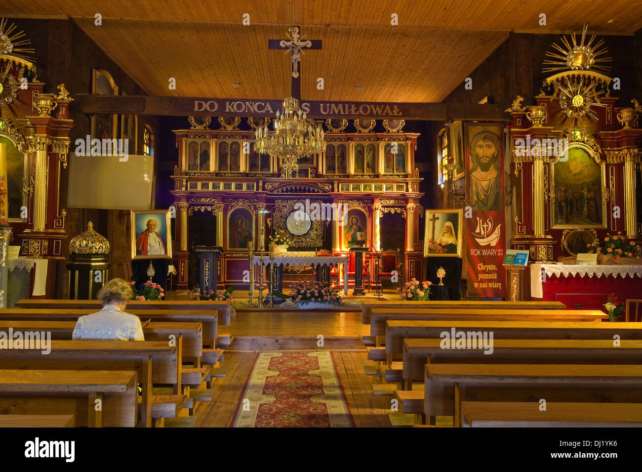Interno con iconostasi in legno elencati chiesa ortodossa di San Demetrio da1834 Czarna villaggio monti Bieszczady Polonia Foto Stock