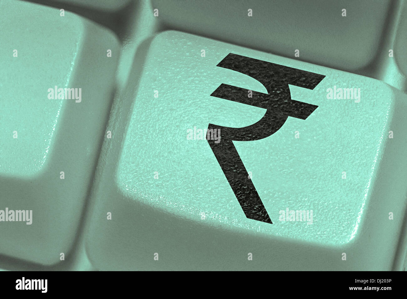 Rupie simbolo sul tasto del computer che mostra il denaro e gli investimenti Foto Stock