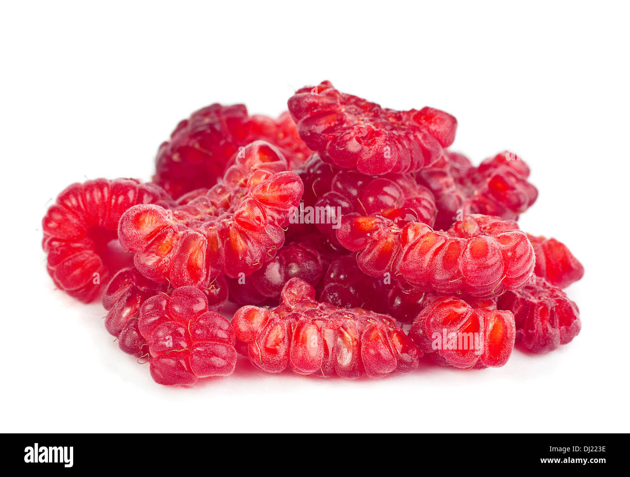 Pezzo di lampone frutto isolato su sfondo bianco Foto Stock