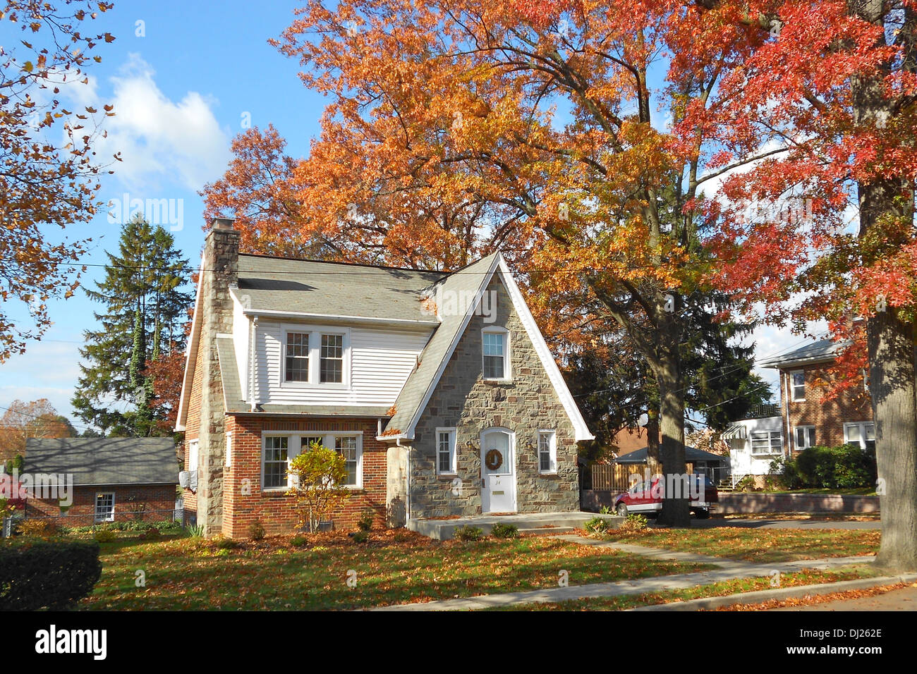 La casa nel distretto storico di East York, elencata nel National Register of Historic Places nel 1999, si trova a Springettsbury Township, vicino a York, Pennsylvania. Questo quartiere è noto per il suo significato storico e il suo valore architettonico, con confini chiave definiti da Oxford Street, Wallace Street, Royal Street e Eastern Boulevard. Foto Stock