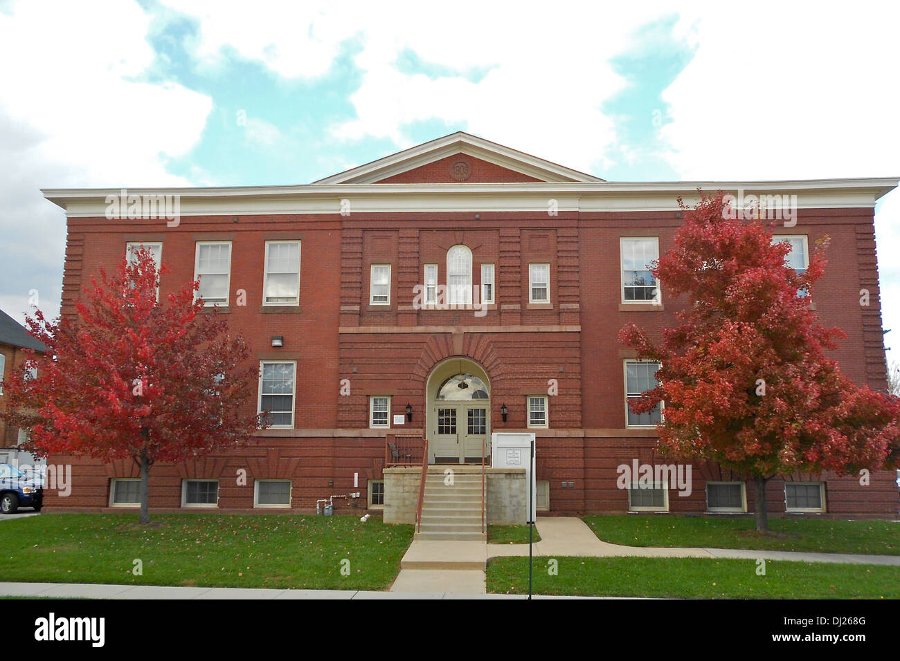 La William Shelly School and Annex, situata al 201 di North Adams Street a West York, Pennsylvania, fu aggiunta al National Register of Historic Places (NRHP) il 2 maggio 2001. Questo edificio scolastico riflette l'architettura educativa dei primi anni del XX secolo e si erge come un pezzo importante della storia della comunità. Foto Stock