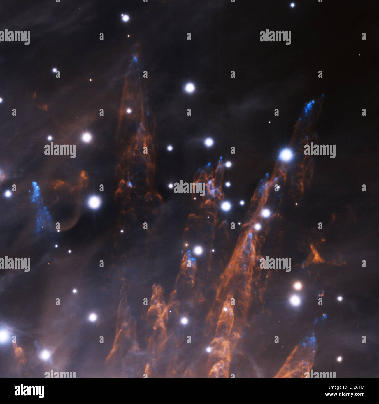 Cosmic proiettili perforano la periferia della nebulosa di Orione alcuni 1500 anni luce distante in questo infrarossi sharp close-up. Foto Stock