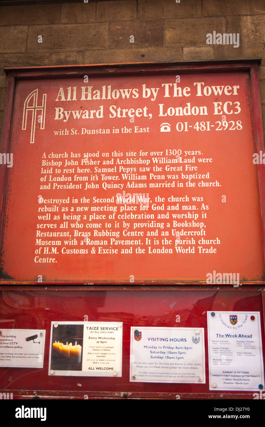 Regno Unito GB City of London firmare tutti Hallows dalla torre Byward Street prima costruito intorno al 1300 ora Chiesa Parrocchiale per HM accise Doganali & World Trade Center Foto Stock