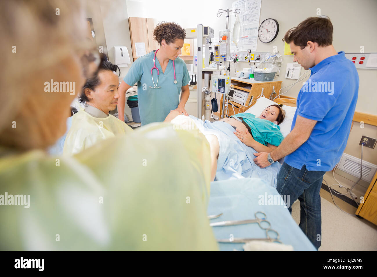 Donna Parto in ospedale Foto Stock