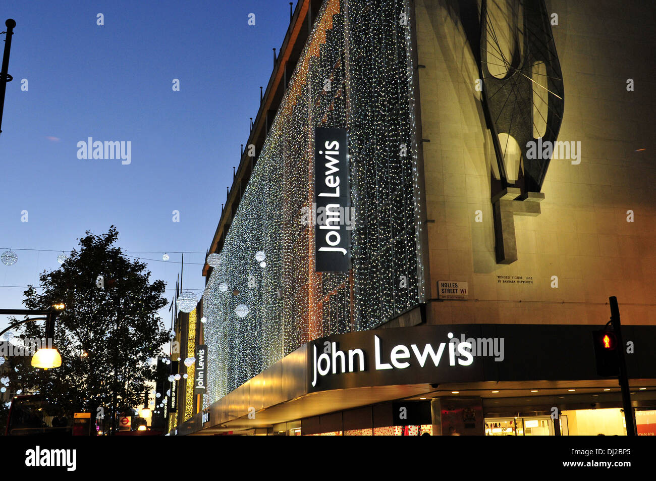 Una vista ravvicinata di John Lewis su Oxford Street, con decorazioni di Natale Foto Stock
