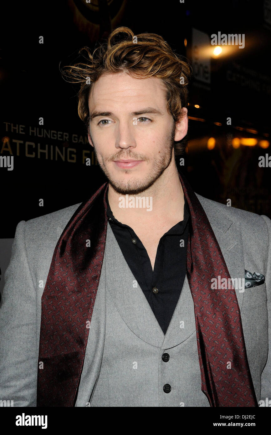 Toronto, Canada. 19 Nov 2013. Sam Claflin arrivando al Canadian Premiere della fame giochi: incendio a Scotiabank Theatre. Credito: EXImages/Alamy Live News Foto Stock