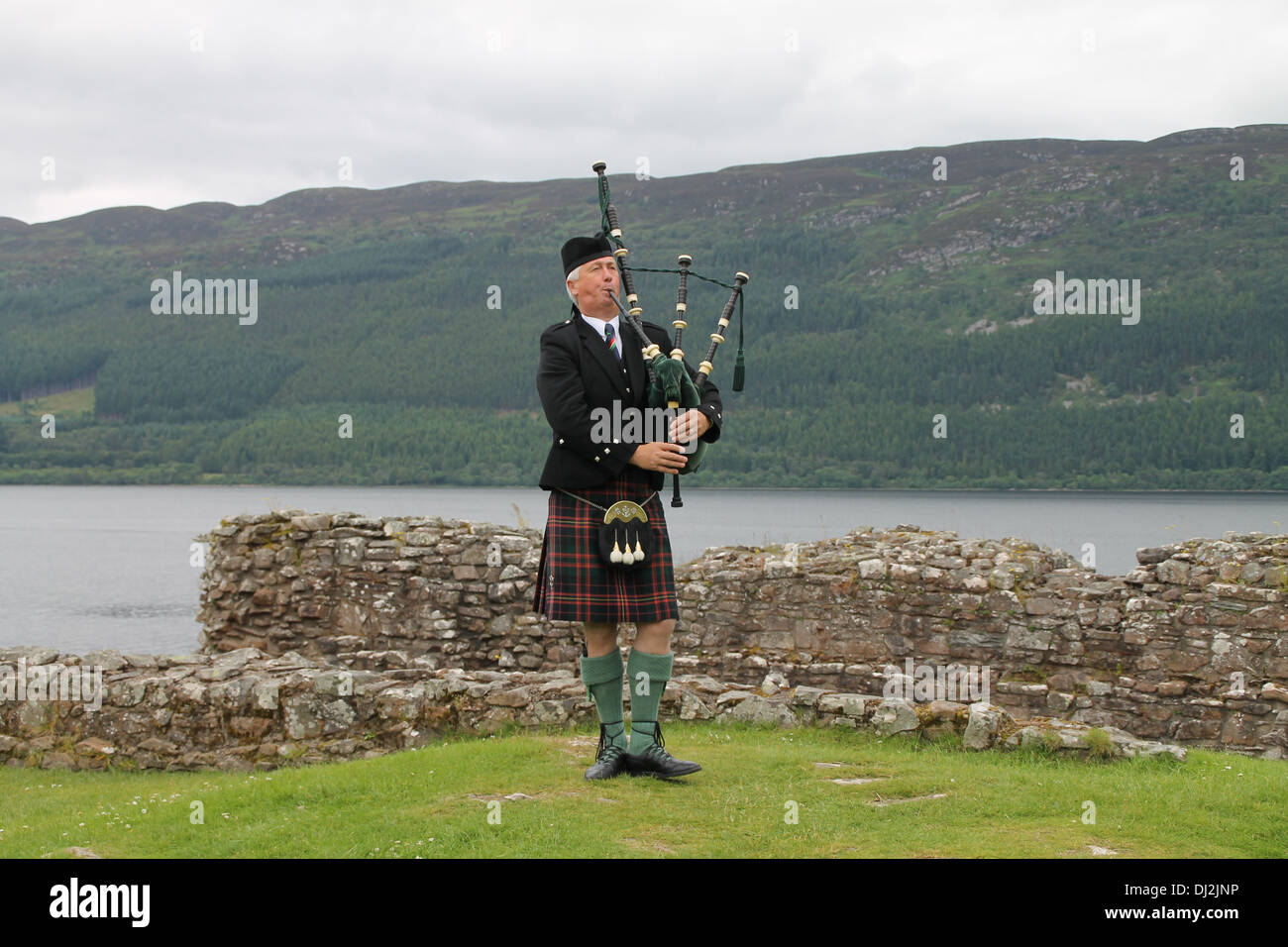 Uno bagpiper in Scozia Foto Stock