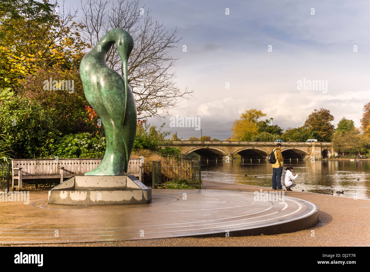 L'Isis, dal British Sculpture Simon spinotto, affacciato sulla serpentina in Hyde Park, Londra - Inghilterra. Foto Stock