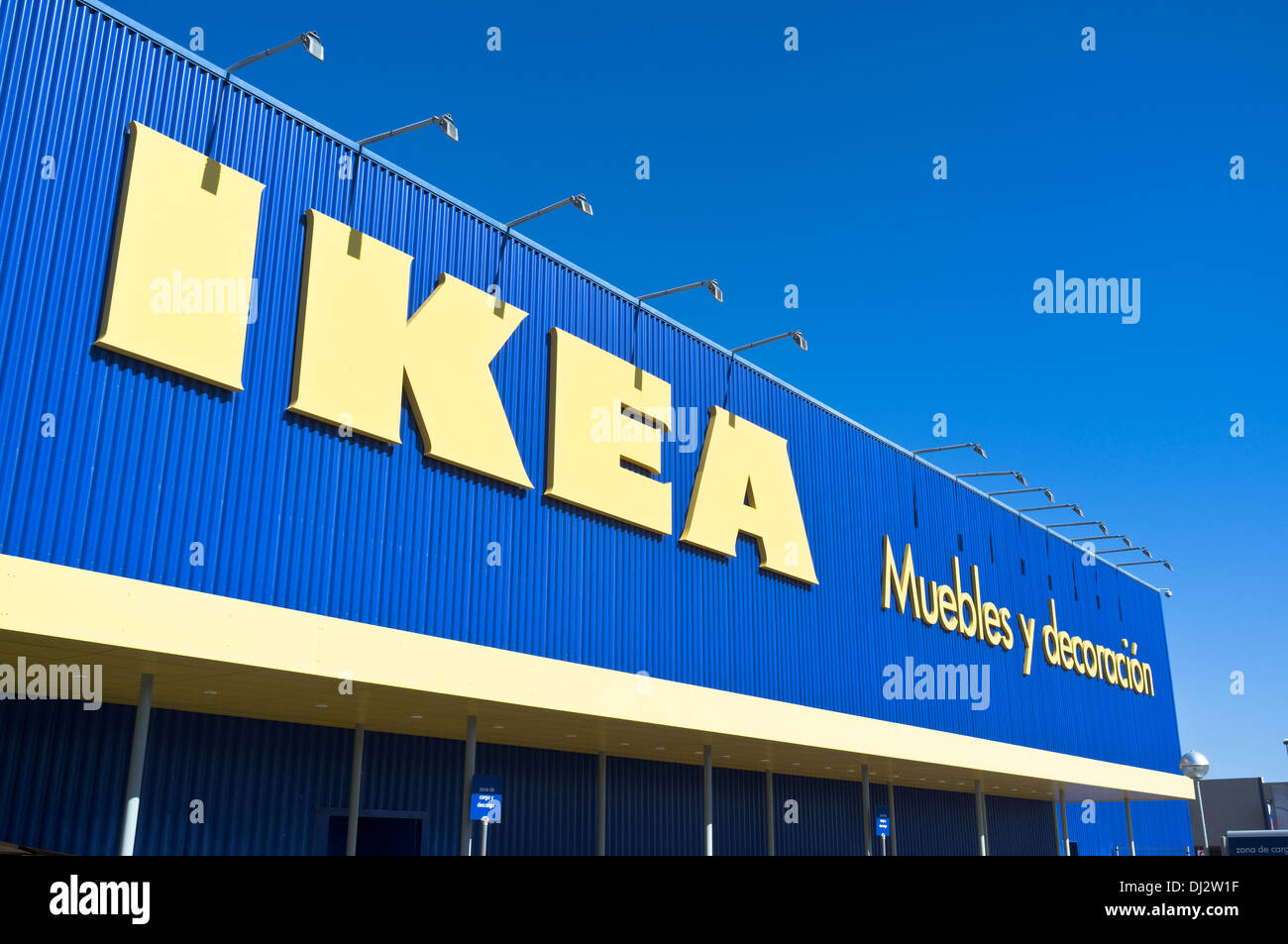 dh Ikea SUPERSTORE EUROPE Ikea shop front sign Arrecife Lanzarote spagna logo negozio spagnolo magazzino Foto Stock