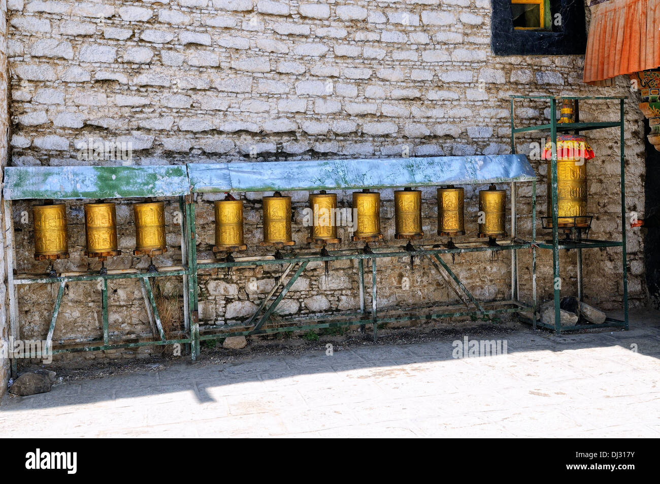 Ruote della preghiera Monastero di Sera a Lhasa il Tibet Foto Stock