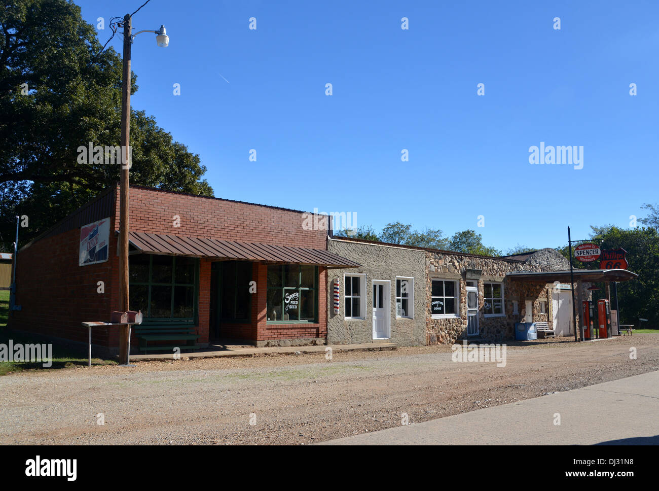 Phillips 66 restaurata stazione di gas, garage e memorizzare in Spencer, Missouri sulla vecchia strada 66 Foto Stock