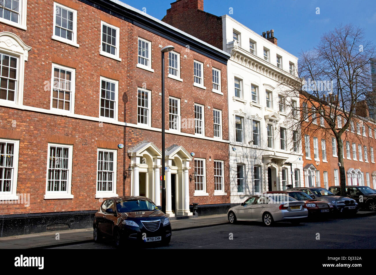 St John Street, sopravvivono solo Georgiani terrazzati street nel centro di Manchester. Ora occupati principalmente da azioni legali + pratiche mediche. Foto Stock