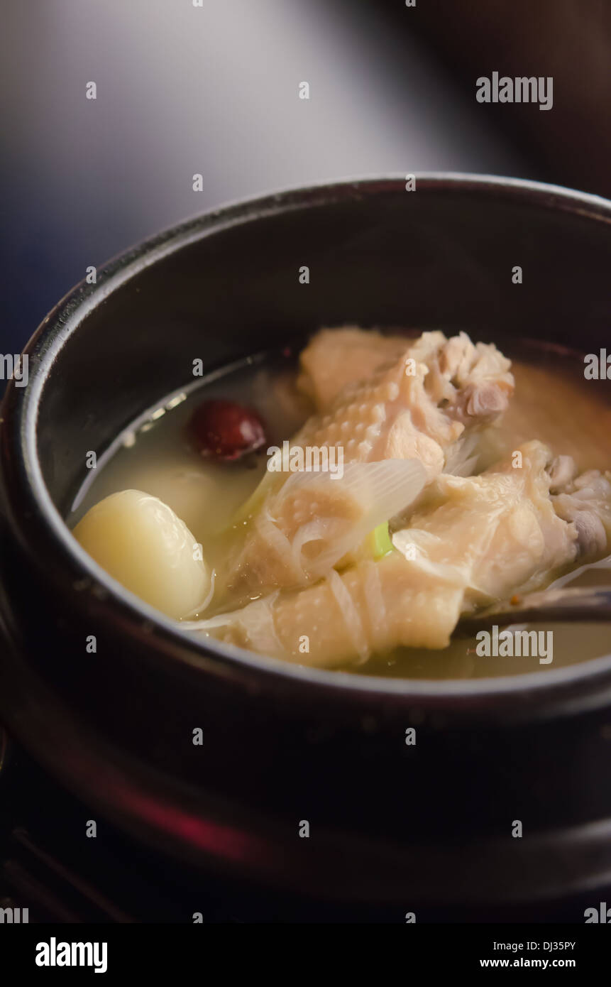 Stufato di pollo con il ginseng , zuppa coreana Foto Stock