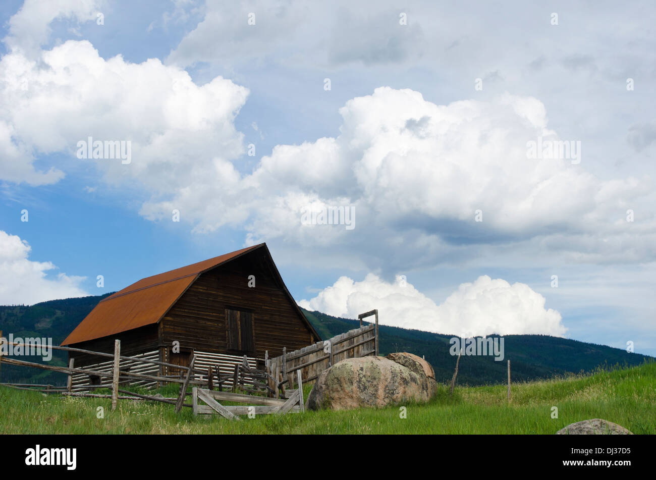 Il vecchio fienile a Steamboat Springs, Colorado è un iconico fixture. Foto Stock