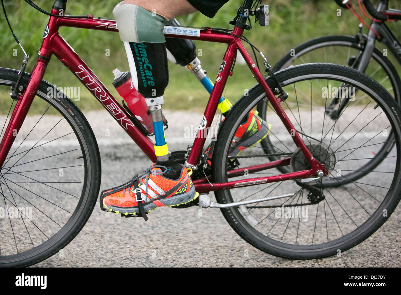 Nazionale Messicana ha perso le gambe per la violenza del cartello, gite in bici da El Paso, Texas ad Austin per sollevare la consapevolezza Foto Stock