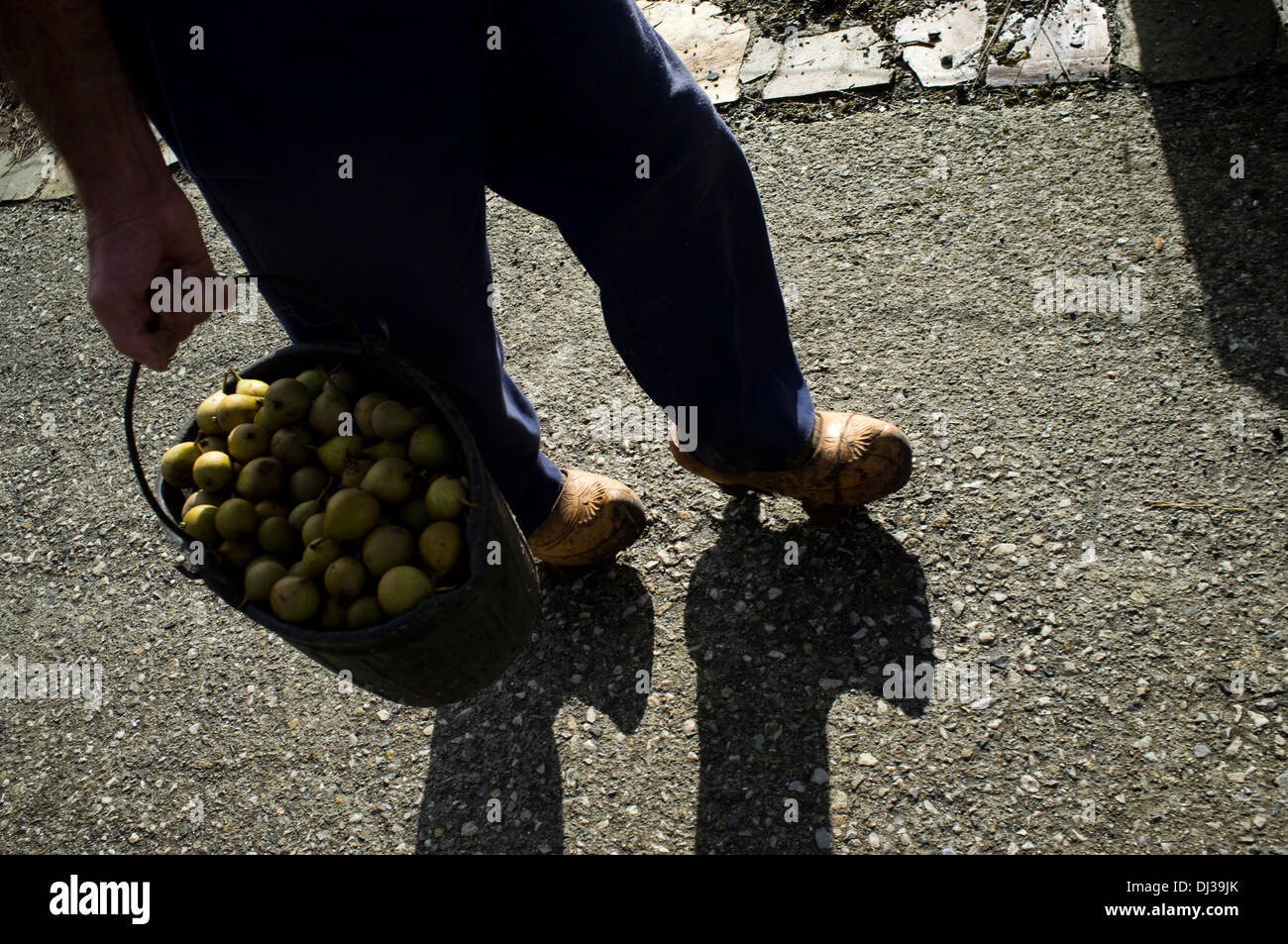 Zuecos o intasare nelle Asturie, Spagna. scarpa in legno zueco scarpe Foto Stock