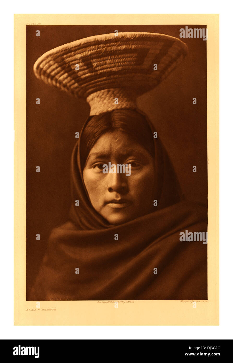 Primi del novecento dai toni immagine seppia di Papago ( Tohono O'odham) Nativi Nord Americani donna indiana Foto Stock