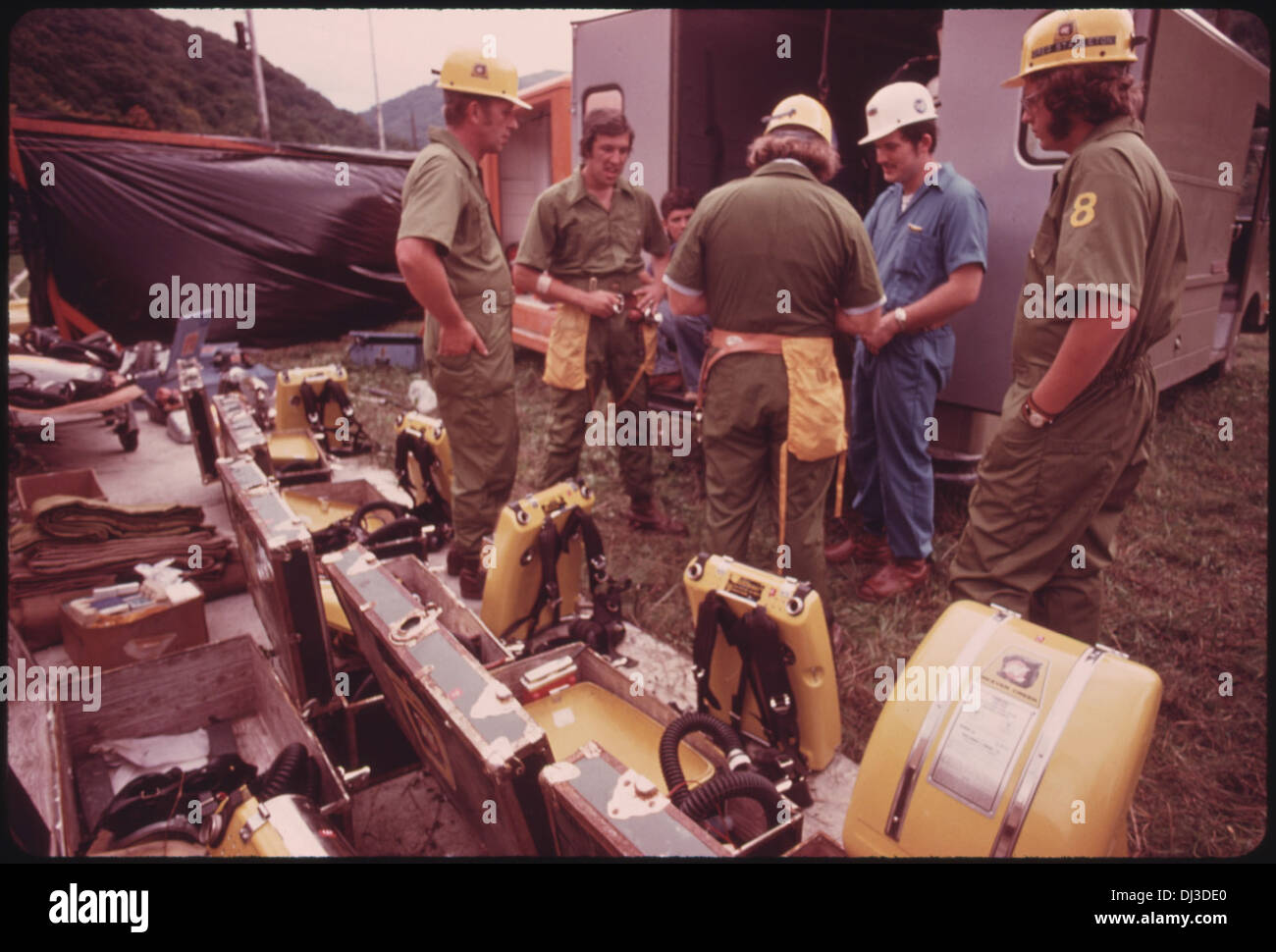 Membri del Beth ELKHORN Coal Company iniziare a indossare le loro attrezzature per preparare il Kentucky State sicurezza in miniera . 600 Foto Stock