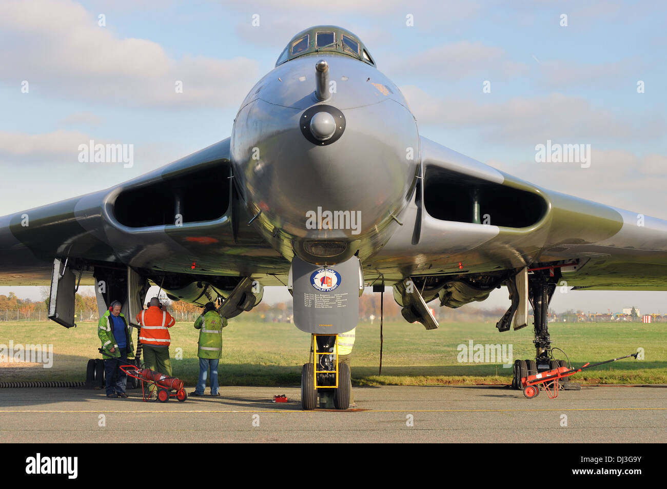 Conserve di Avro Vulcan B2 serie bombardiere XL426 all aeroporto di Southend effettuando un'esecuzione del motore. Avro Vulcaniani servita con la RAF. Vintage restaurati jet Foto Stock