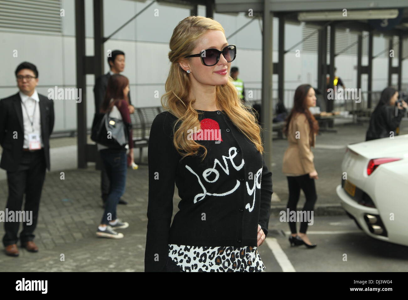 Hong Kong, Cina. Xx Nov, 2013. Paris Hilton arriva a Hong Kong, Cina Mercoledì 20 Novembre, 2013. Credito: TopPhoto/Alamy Live News Foto Stock