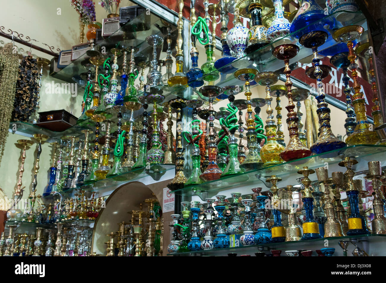 Hookah condotti nel Grand Bazaar Istanbul Foto Stock